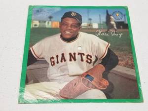 lot 1221 image: 1964 Auravision Sports Champs Willie Mays 33RPM Record