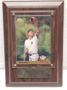 lot 1289 image: 1993 Upper Deck Derek Jeter #449 Rookie Card New York Yankees w Plaque