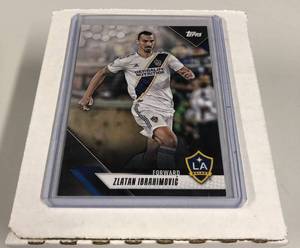 lot 1050 image: Complete 2018 Topps Soccer Trading Card Set - All Cards #1-200