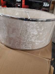 lot 24219 image: CHANDEIER 22 X 6