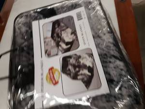 lot 24278 image: Hiyoko Wild Animal Wolf Print Blanket Throw Bedspread Comforter Cover Bed