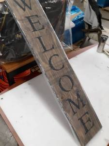 lot 24291 image: RUSTIC WELCOME SIGN