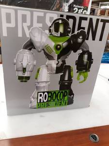 lot 24322 image: ROBOCOP PRESIDENT TOY