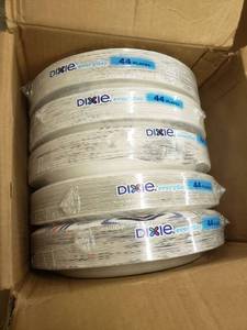 lot 13583 image: 5, 44 count Dixie paper plates 10 116in