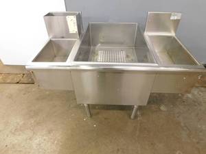 lot 2270 image: Omniteam Under Bar 3 Bay Ice Well
