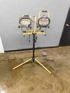 lot 2292 image: Dual Tripod Light