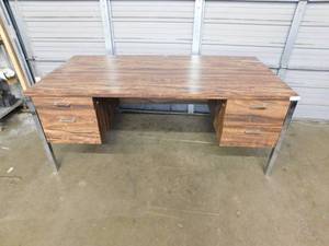 lot 2319 image: Wood Desk wDrawers