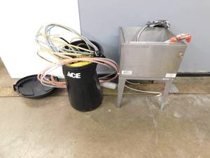 lot 2252 image: Cornelius Ice Well wWunder Gun and Soda Pumps