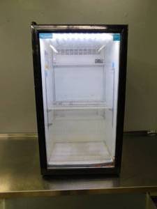 lot 2261 image: Single Door Merchandizing Cooler