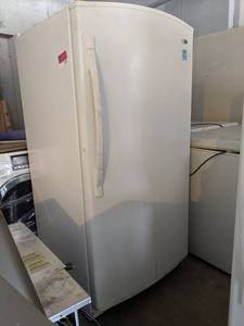 lot 510 image: Amana Upright Freezer