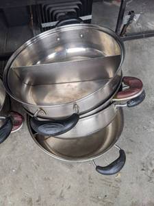 lot 524 image: (6) Hot Pans