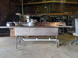 lot 535 image: 3 Bay Sink With Risers, Contents Not Included