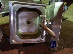 lot 543 image: Small Hand Sink