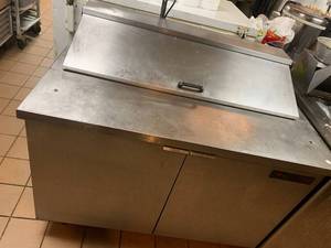 lot 574 image: Refrigerated Prep Cooler