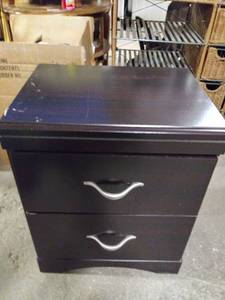 lot 5762 image: Ashley Furniture 2 Drawer Night Stand