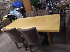 lot 5778 image: Nice Blonde Dining Table with 6 Chairs