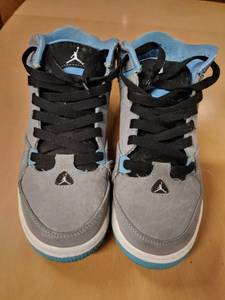 lot 5780 image: Nice Pair of Blue and Grey Jordans. Size 7y