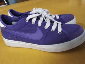 lot 5784 image: Purple NIKE Size 8 Shoes