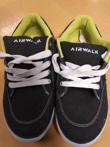 lot 5789 image: Nice Pair of Black and Green Airwalk Shoes Size 5