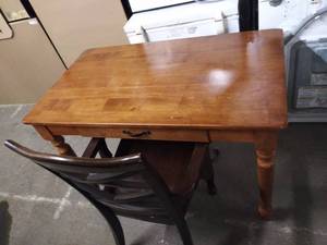 lot 5797 image: Beautiful Wood Desk with Chair
