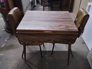 lot 5798 image: Vintage Double Drop Leaf table and 2 Chairs