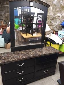 lot 5805 image: Nice Ashley Signature Series 6 Drawer Dresser with Mirror