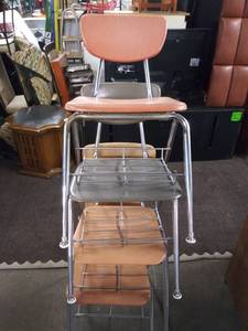 lot 5820 image: Lot of 4 Chairs