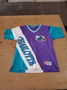 lot 7767 image: Charlotte Hornets Official NBA Shooting Shirt Sz M