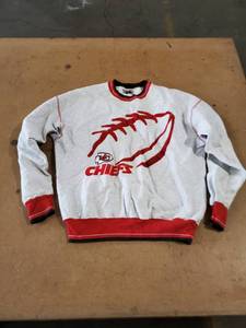 lot 7768 image: Chiefs Athletic Pullover Sz XL