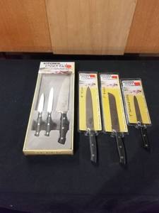 lot 7687 image: Calphalon Knives all NIP