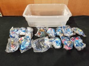 lot 7700 image: Tote of Smurfs Collectibles