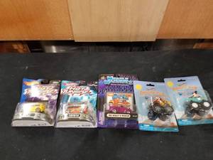 lot 7728 image: Misc Collectibles Cars Lot