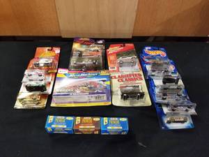 lot 7736 image: Misc Collectibles Cars Lot