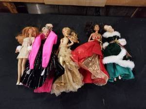 lot 7737 image: Barbie Dolls Lot