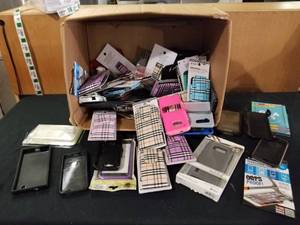 lot 7742 image: Cell Phone Cases Lot