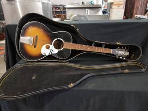 lot 7668 image: Old Kraftsman Acoustic Guitar #L6550 and Case