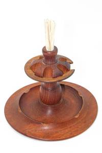 lot 1992 image: BEAUTIFUL VINTAGE ESTATE TEAK WOOD 6 PIPE HOLDER STAND WITH ROTATING RING