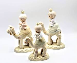 lot 2342 image: Precious Moments Collection They Followed The Star Set # E-5624