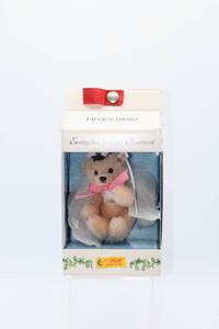 lot 2411 image: 2003 STEIFF EVANGELINE ROSE ANGEL BEAR Ornament FAO SCHWARZ 100% Genuine Mohair 667275 - New in Box wcertificate