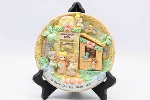 lot 2432 image: 1998 PRECIOUS MOMENTS O Come Let Us Adore Him #290726 decorative plate