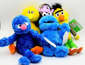 lot 2433 image: 2002 GUND & 2009 FISHER PRICE SESAME STREET Plush Lot of 5 - Count Von Count, Bert, Big Bird, Grover, Cookie Monster