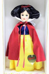 lot 2456 image: EFFANBEE Disney SNOW WHITE 13 T Doll 3399 in Original Box NRFB