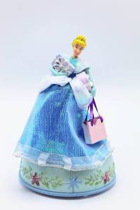 lot 2461 image: DISNEY Cinderella Music Box - Plays 2 Christmas Songs - Joy to the World and We Wish You a Merry Christmas