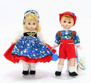 lot 2471 image: MADAME ALEXANDER - Hansel #453 and Gretel #454 dolls.  Hansel has original box.