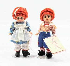 lot 2475 image: Set of 2 MADAME ALEXANDER Dolls - Raggedy Ann & Andy - Mop Top Wendy #14084 and Mop Top Billy #140485
