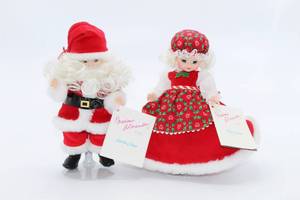 lot 2485 image: MADAME ALEXANDER Set - Santa Claus #93-6 and Mrs. Claus #93-7