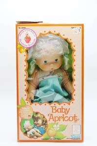 lot 2513 image: 1982 KENNER Vintage STRAWBERRY SHORTCAKE BABY APRICOT Blow Kiss Doll NRFB