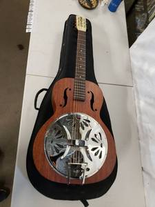 lot 4813 image: Gretsch G9200 Boxcar Round-Neck - Mahogany Body Resonator Guitar - Natural
