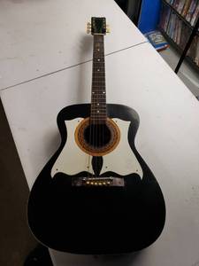 lot 4833 image: Ensenada Acoustic Guitar