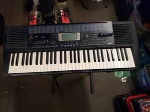 lot 4856 image: Yamaha PSR-420 Keyboard